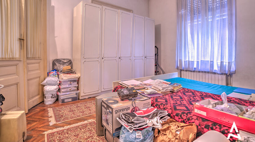Prodaja četvorosobnog salonskog stana u srcu  Vračara