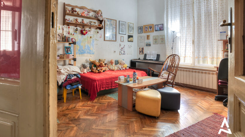 Prodaja četvorosobnog salonskog stana u srcu  Vračara
