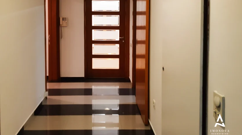 Vracar Three-Room Apartment – Garage Space