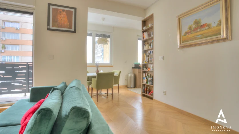 Vračar novogradnja troiposoban stan