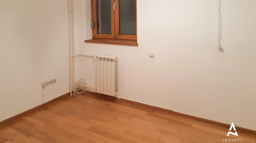 Vracar Three-Room Apartment – Garage Space