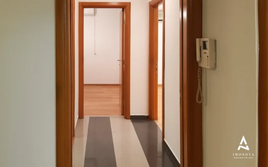 Vracar Three-Room Apartment – Garage Space