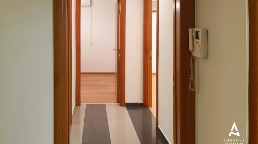 Vracar Three-Room Apartment – Garage Space