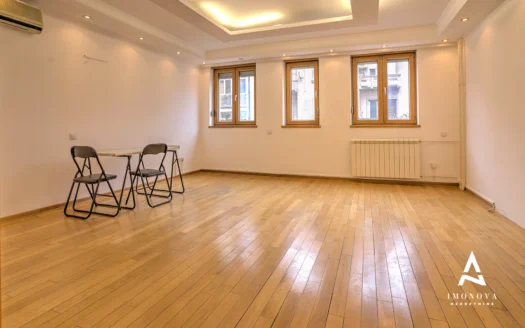 Vračar trosoban stan- garažno mesto