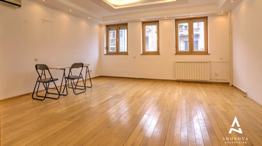 Vračar trosoban stan- garažno mesto