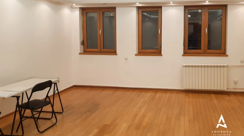 Vracar Three-Room Apartment – Garage Space