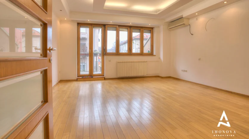 Vračar trosoban stan- garažno mesto