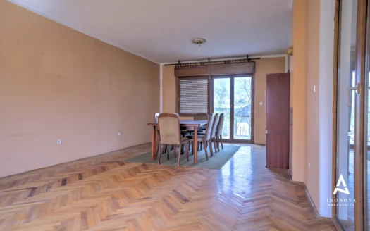 Kuća Avala-Šuplja stena