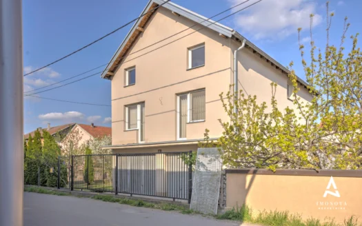 Kuća u Krnjači sa šest stanova