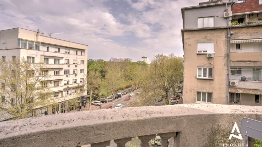 Dvosoban salonski stan na Vračaru